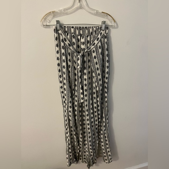 Matching Crop Top and Pants Set - Picture 3 of 5